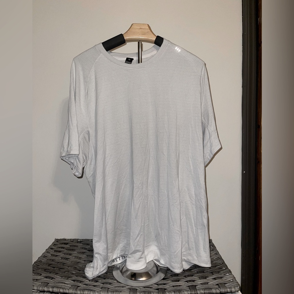 Men’s lululemon t shirt